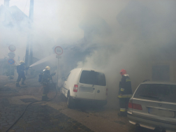 A tűzoltók átvizsgálták az épületet