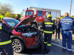 Két személygépkocsi ütközött össze