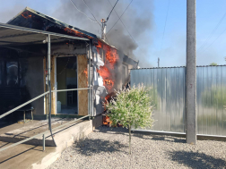 Teljes egészében égett az épület