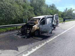 A ceglédi hivatásos tűzoltók átvizsgálták a kiégett járművet