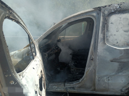 Gépkocsi égett Ceglédbercel közelében