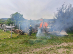 Száraz növényzet kapott lángra Szentendrén
