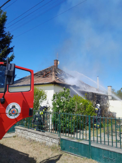 Teljes egészében égett a  tető