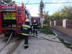 A tűzoltók átszellőztették az épületet