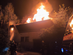 Családi ház égett Nagykovácsiban