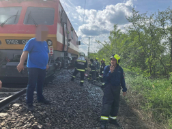 Nyílt vasúti pályán egy vasúti mérőkocsi motorterében keletkezett tűz 