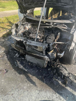 Az oltást követően a tűzoltók visszahűtötték a felmelegedett fém alkatrészeket