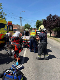 Motorkerékpáros és egy személygépkocsi ütközött össze 