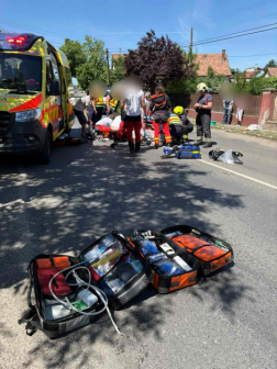 Az összetört járművek forgalmi akadályt okoztak