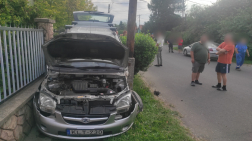 Kisteherautó és egy személygépkocsi ütközött össze