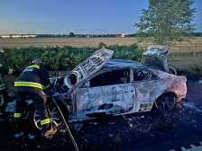 Menet közben kigyulladt egy személygépkocsi az M4-es autóúton