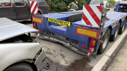 Teherautó hátuljának ütközött egy személygépkocsi 