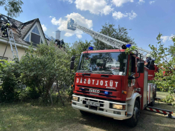 A tüzet a gödöllői, az aszódi, fővárosi és a veresegyházai tűzoltók oltották el