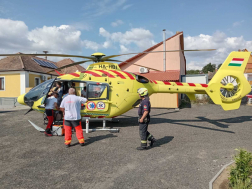 Az összetört autók forgalmi akadályt okoztak