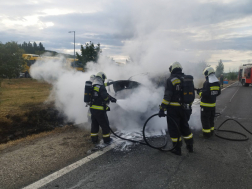 A tűzoltók átvizsgálták a járművet