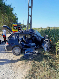 A gépkocsiban négy ember utazott