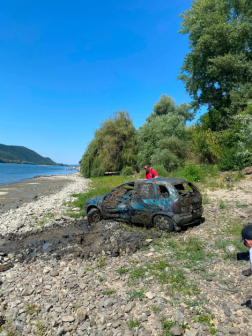  	Dunába elmerült autót találtak Szobon