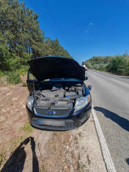 Az összetört gépkocsik forgalmi akadályt okoztak