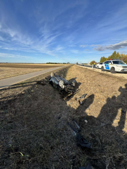 Felborult egy személygépkocsi a 441-es főúton