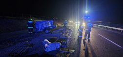  	Két személygépkocsi ütközött össze az M4-es autóúton