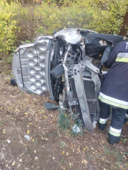 Lesodródott az útról az autó