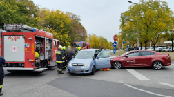 A tűzoltók áramtalanították a járműveket