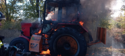 Teljes egészében égett a traktor