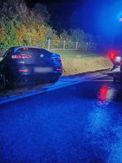 Három személygépkocsi és egy kisbusz ütközött össze