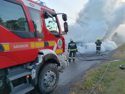 A tüzet a monori tűzoltók oltották el