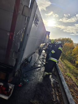 Teherautó pótkocsija égett az M3-as autópályán