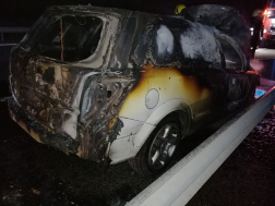 Az autó utastere is teljesen kiégett