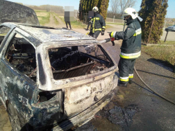 Izzó részeket oltották a tűzoltók