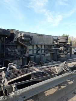 Felborult egy teherautó az M3-as autópályán