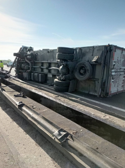 Felborult egy teherautó az M3-as autópályán