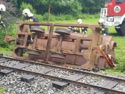 A sinek mellé az oldalára borult a csille kocsi
