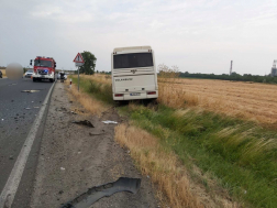 Az autóbusz az árokba hajtott