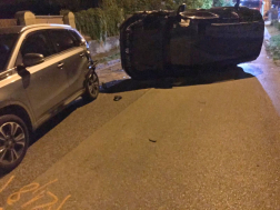 Álló gépkocsinak ütközött egy autó Nagykőrösön