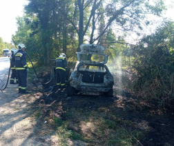 Ütközést követően kigyulladt a személyautó Pátyon