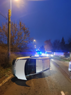 A felborult jármű forgalmi akadályt okozott