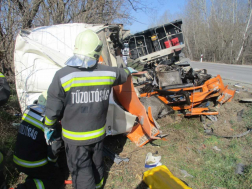 A dabasi tűzoltók végezték a műszaki mentési feladatokat.