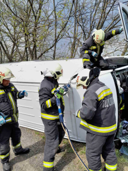 A dabasi tűzoltók végezték a műszaki mentési feladatokat.